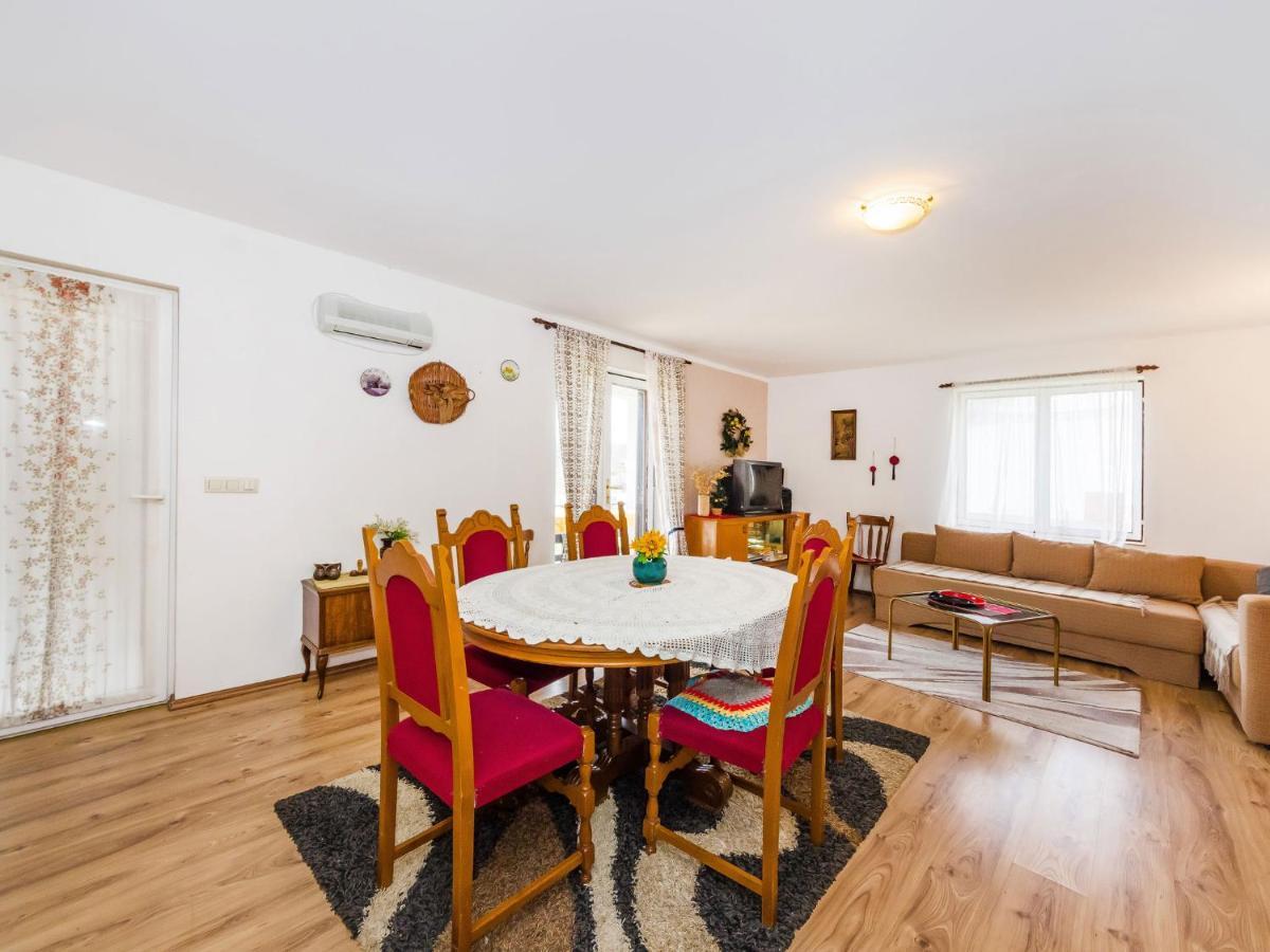 Vacation House Loreta Sveti Rok Exterior photo